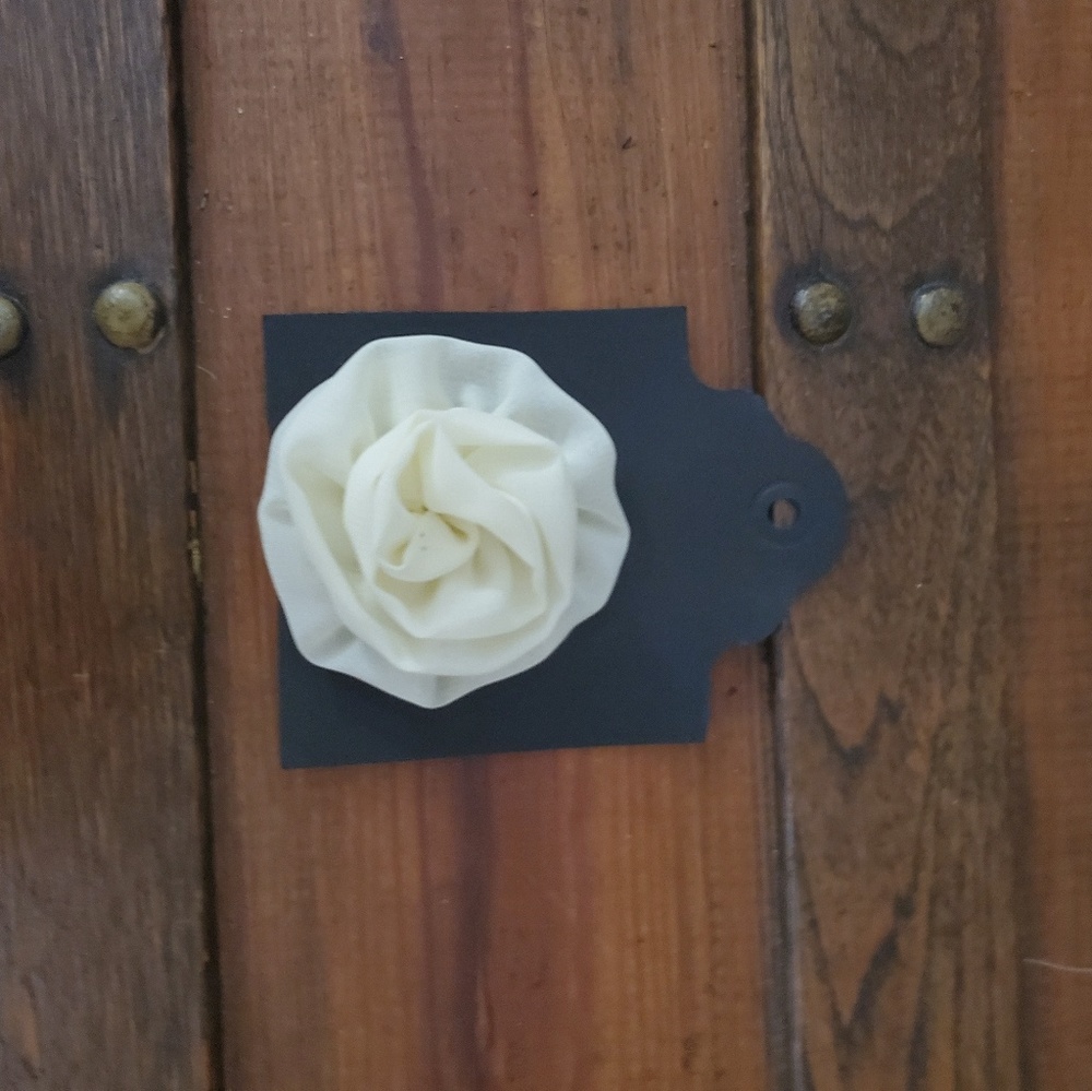 New cream shimmer flower hair accessorie.